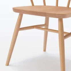 Muji Chaise en hêtre massif à pieds arrondis et accoudoirs