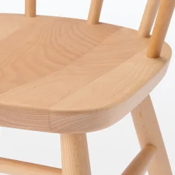 Muji Chaise en hêtre massif à pieds arrondis et accoudoirs