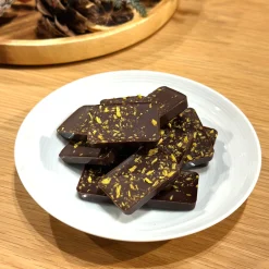 Sale Muji Chocolat noir fourré de yuzu et de pépites d'oranges