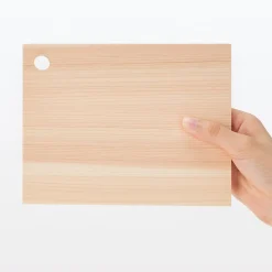 Sale Muji Planche à découper en bois de hinoki avec trou de suspension ‐ Petite