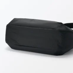 Online Muji Sac à bandoulière rembourré et déperlant en nylon recyclé