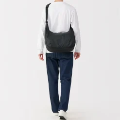 Online Muji Sac à bandoulière rembourré et déperlant en nylon recyclé