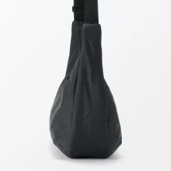 Online Muji Sac à bandoulière rembourré et déperlant en nylon recyclé
