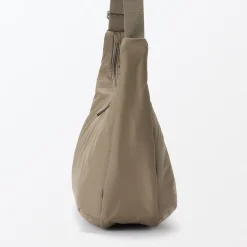 Online Muji Sac à bandoulière rembourré et déperlant en nylon recyclé